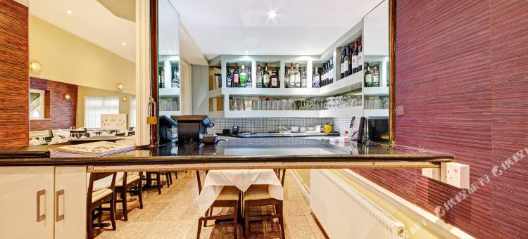 OYO 波士顿庄园酒店，汉威尔伦敦(OYO Bostons Manor Hotel, Hanwell London)图片