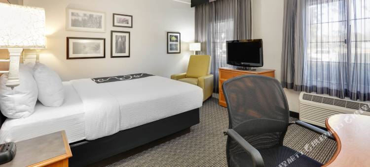 达拉斯艾迪生广场拉昆塔温德姆套房酒店(La Quinta Inn & Suites by Wyndham Dallas - Addison Galleria)图片