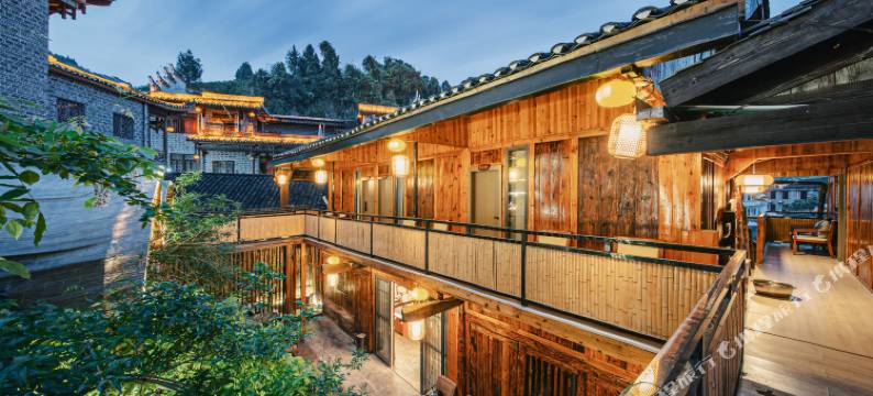 上房揭瓦·设计师花园美宿(芙蓉镇大瀑布店)图片