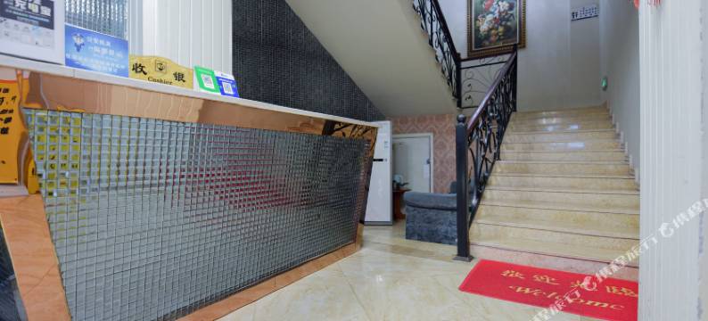 阿哆娜假日酒店(袁家岗地铁站重医医科大学附属一院店)图片