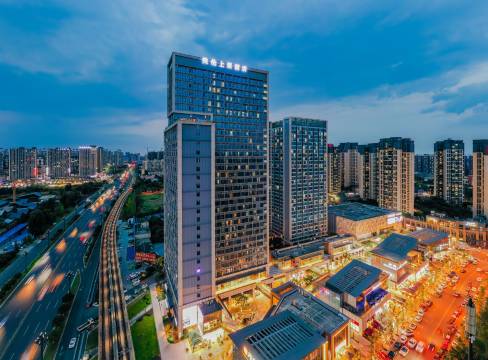 美伦上层酒店(成发工业园三河场地铁站店)