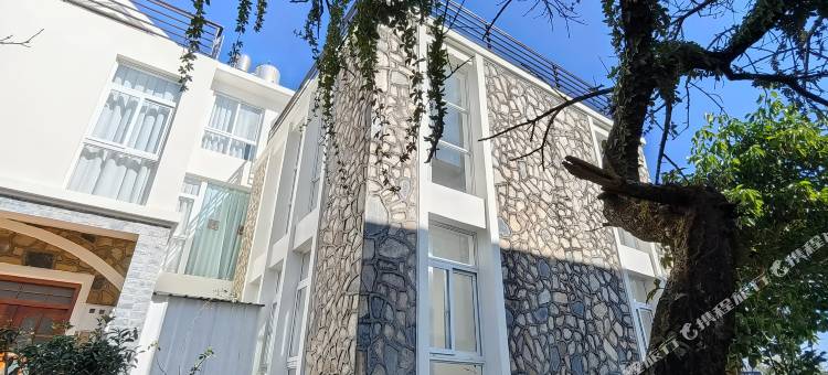 腾冲榕树下别墅花园客栈图片