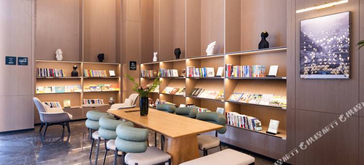 林芝巴宜南粤大道亚朵酒店图片