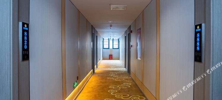 康定艺选酒店(新都桥店)图片