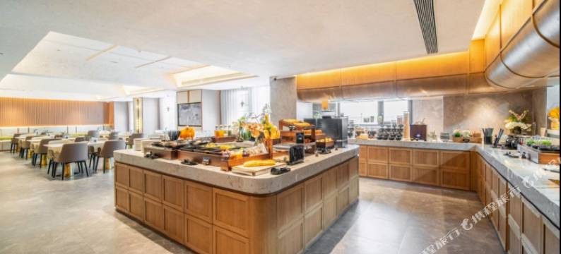 郑州中原福塔航海东路亚朵酒店图片