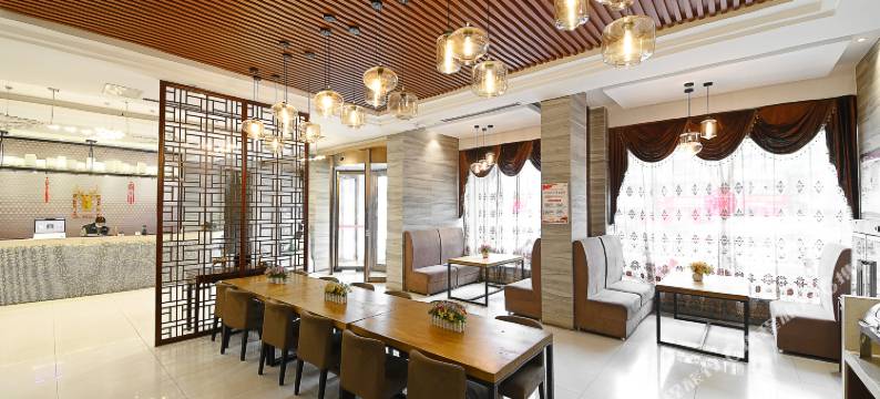 湃酒店(信阳火车站南虹广场店)图片