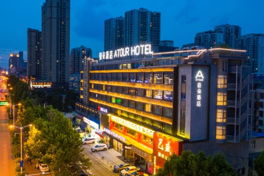 淮南火车站亚朵酒店