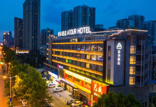 淮南火车站商贸文化广场亚朵酒店外景图