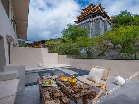 香格里拉无夏而立设计师民宿(大佛寺转经筒店)