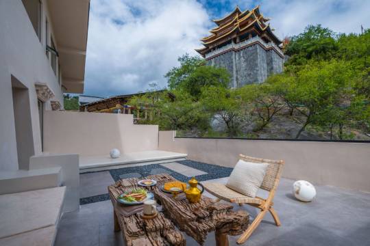 无夏而立·安隅|Sum·Less梵境核心视野藏地美宿(大佛寺转经筒店)预订价格,联系电话位置地址【携程酒店】
