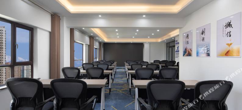 君羊酒店(阿克苏金兰广场老街夜市店)图片