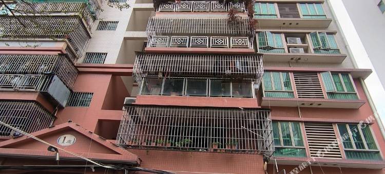 蓝天青年旅舍(镇安地铁站店)图片