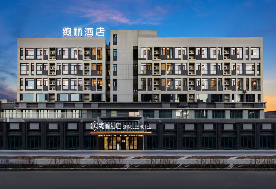 绚丽酒店（乌鲁木齐南站德滙万达广场店）外景图