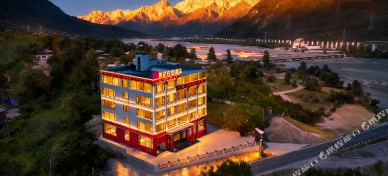 帕居白宫酒店(林芝波密318国道桃花沟店)图片