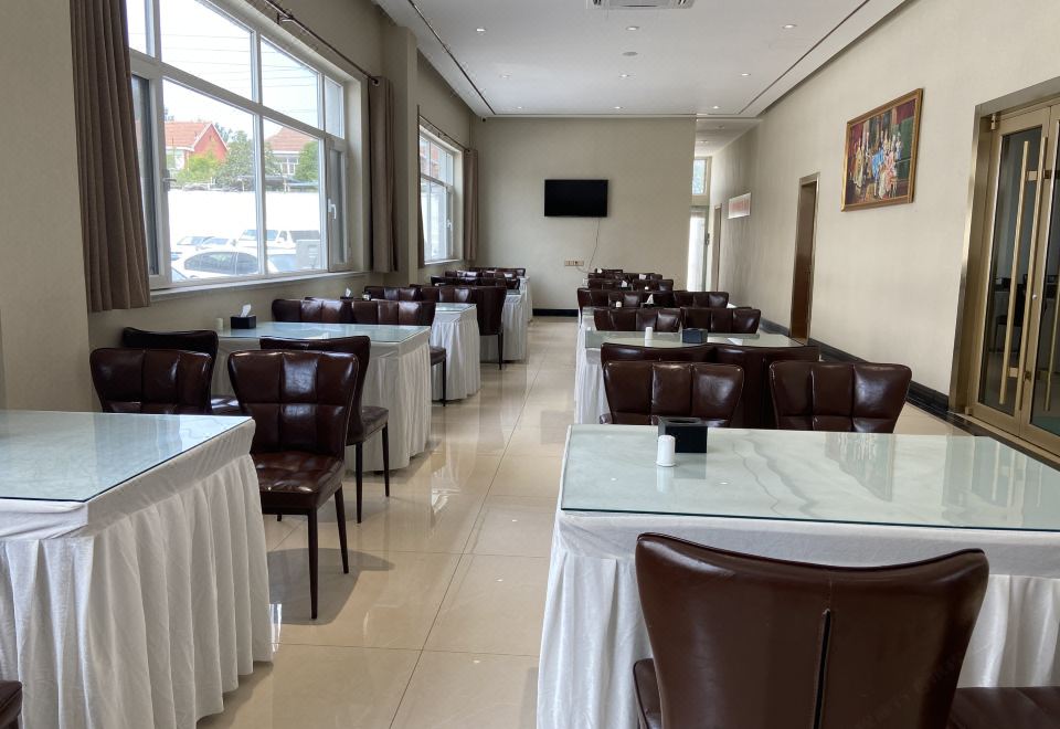 Vienna Hotel (Jiaozhou Jiaodong International Airport) Hotel Overview