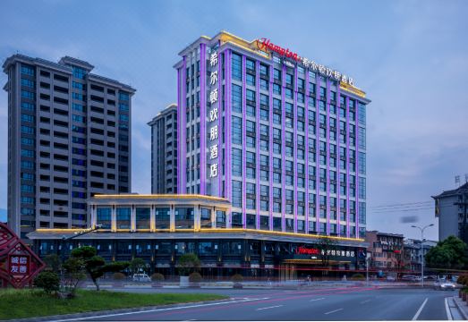 张家界天门山希尔顿欢朋酒店外景图