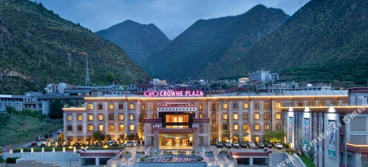 亚丁日松贡布皇冠假日酒店图片