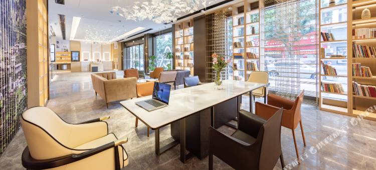 重庆江北机场回兴轻轨站亚朵酒店图片