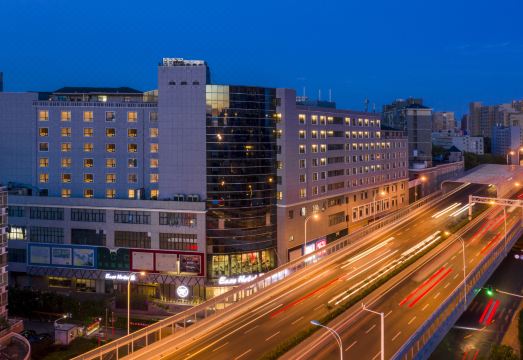 丽橙智酒店（武汉光谷广场杨家湾地铁站店）外景图