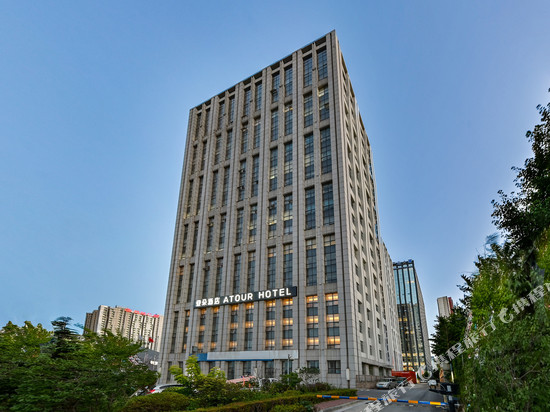 大连高新万达广场海事大学亚朵酒店