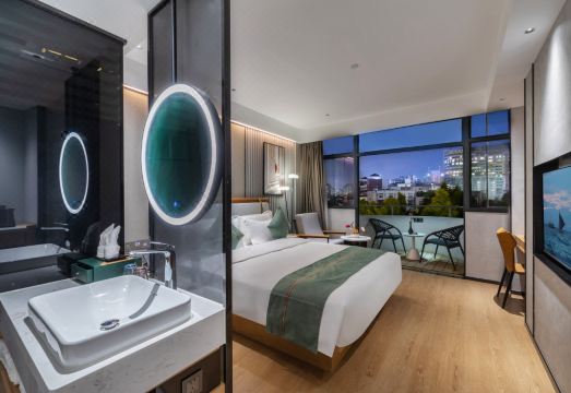 ELong Xicheng International Hotel(Haiya Colorful City Tongle South Subway Station Store) Hotel Overview