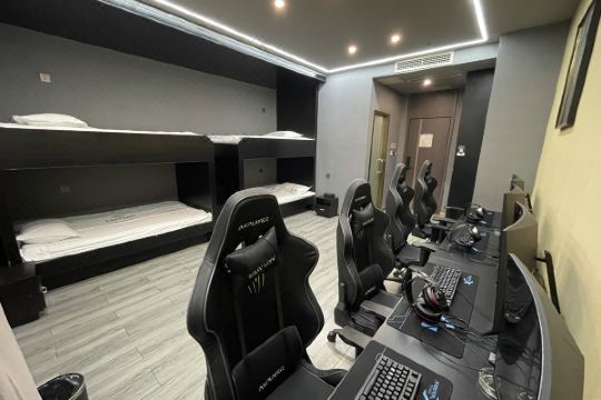 冰岛电竞网咖酒店