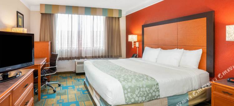 西雅图锡塔克机场拉昆塔温德姆套房酒店(La Quinta Inn & Suites by Wyndham Seattle Sea-Tac Airport)图片