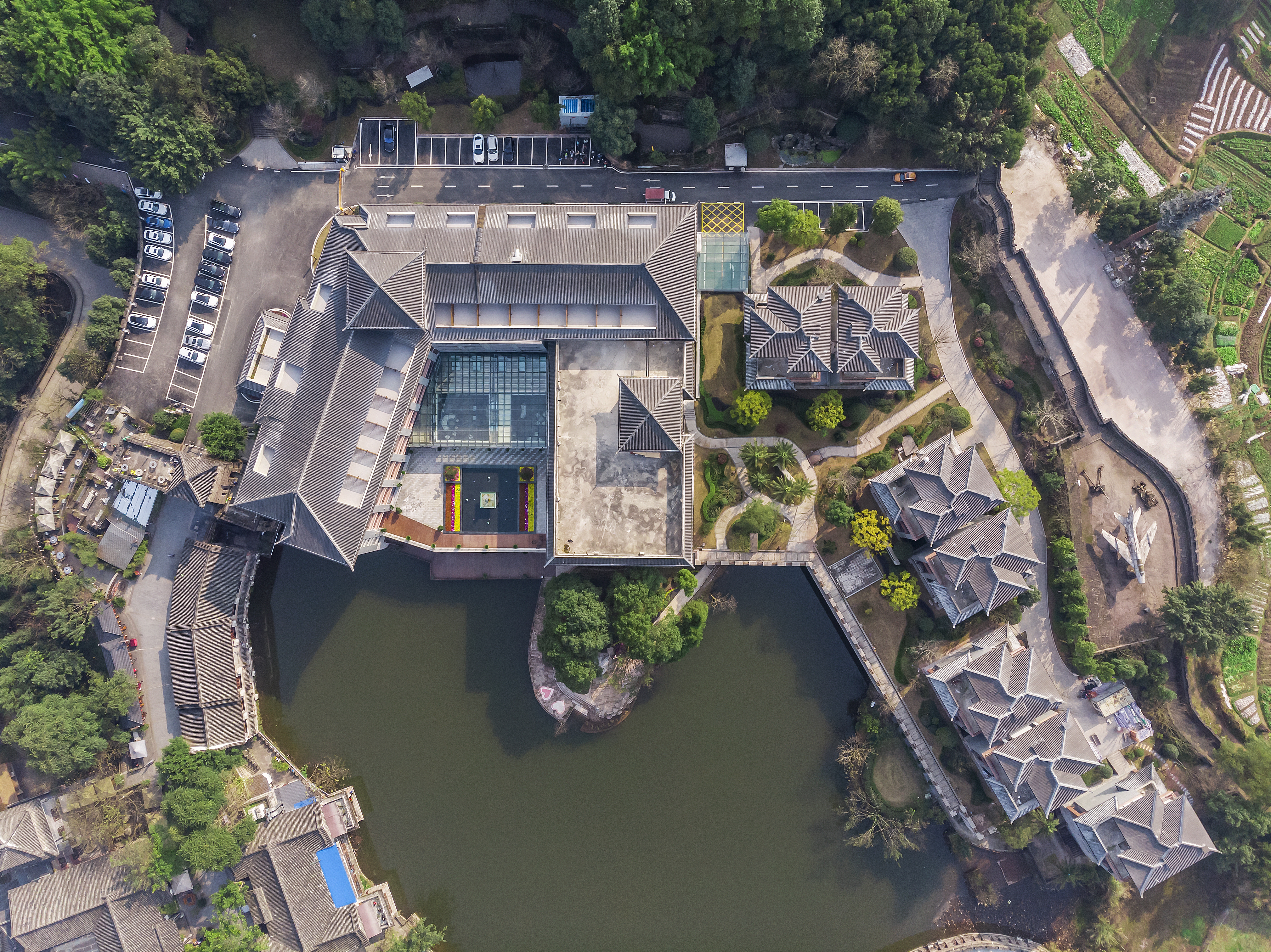 Howard Johnson Yilin HotelOver view