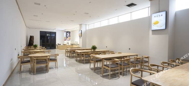 宝丽世家·艺术酒店(漯河高铁西站万达广场店)图片