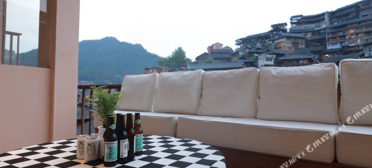 西江千户苗寨山与民宿(东引观景台店)图片