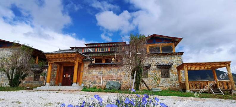 香格里拉嘎日宗艺庄园图片