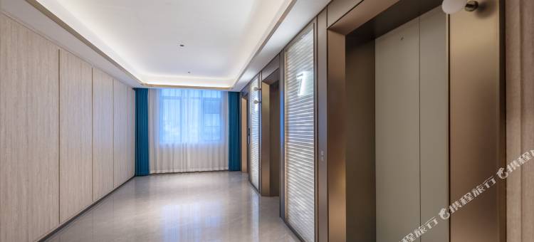 铂悦水晶酒店(火车站联盛九江快乐城店)图片