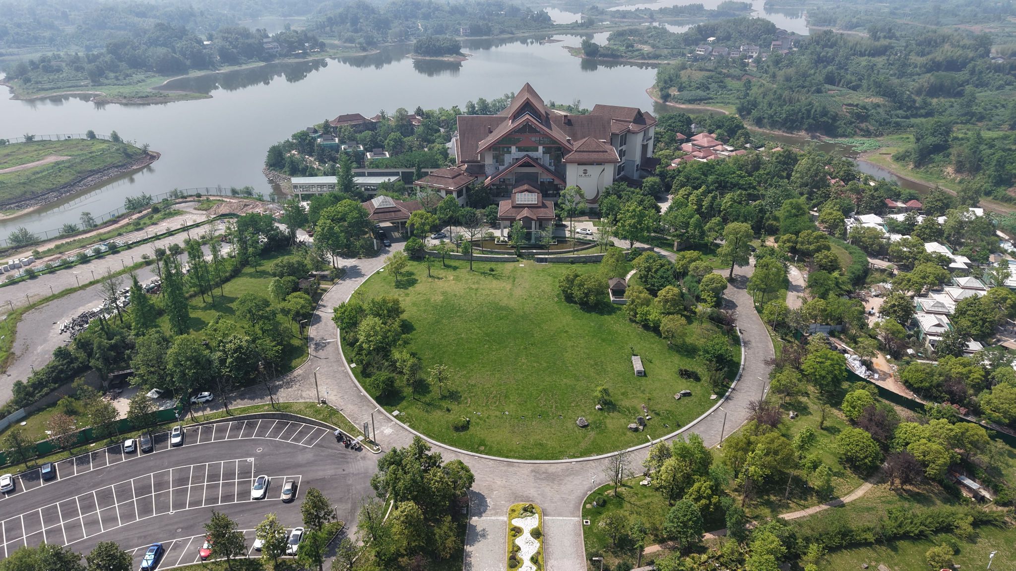 Zhuhu Jinjiang Hotel Hotel Overview