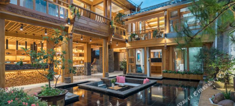 琼楼夜月·俏半山设计师空中花园观全景美宿(丽江古城大水车店)图片