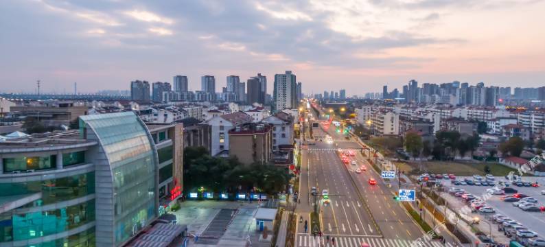 并蒂莲大酒店(昆山高铁站人民路店)图片