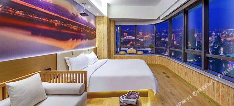 青年阳光轻奢投影酒店(成都东郊记忆龙湖滨江天街店)图片