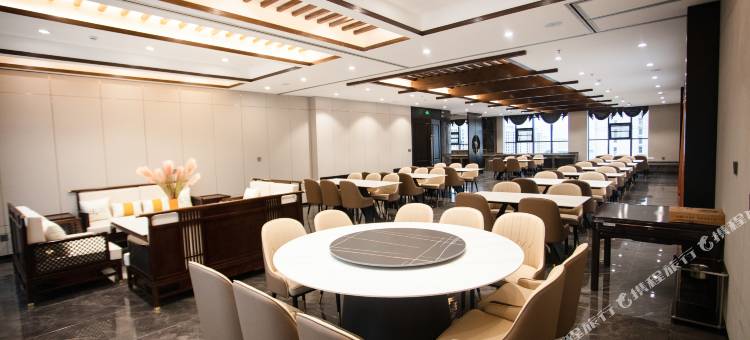 张掖尚景假日酒店(爱琴海购物中心高铁西站店)图片