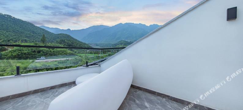 墅野印象·River溯溪·亲宠美宿(安吉云上草原熊猫部落探险乐园店)图片