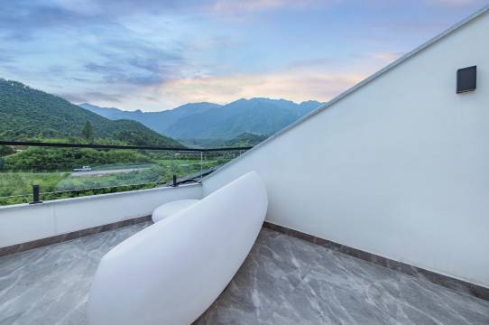 墅野印象·River溯溪·亲宠美宿(安吉云上草原熊猫部落探险乐园店)