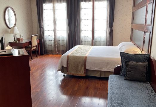 Seventh Heaven HotelHotel Overview