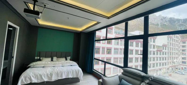 左贡玖一捌电竞影视主题酒店图片