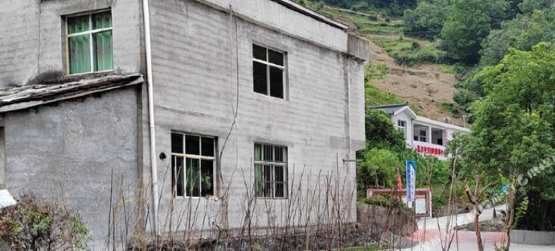 镇巴巴山别院图片