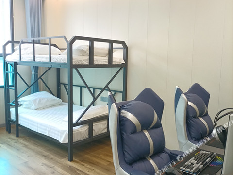 西平嘻游电竞酒店