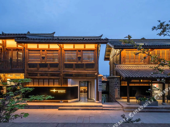 李庄月亮田星河星艺术酒店