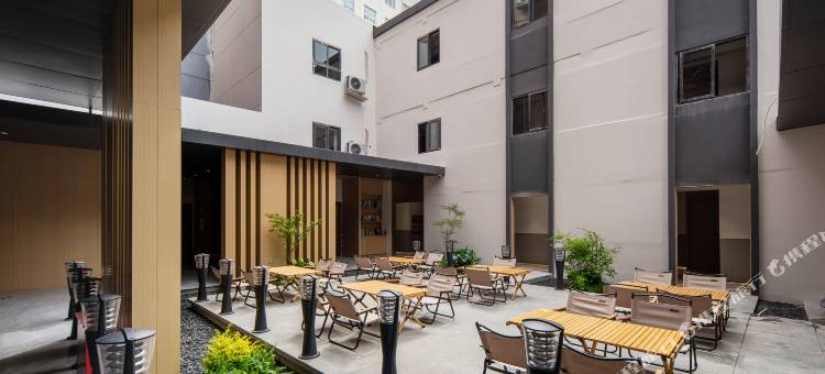 合烁酒店(成都华阳地铁站极地海洋公园店)图片