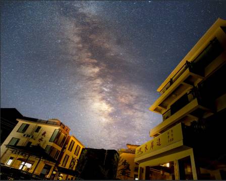 水岸边·星空美宿(仰天湖瑶族乡店)图片