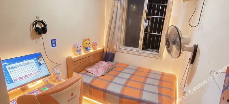 中华北村电竞房民宿(火车站店)图片