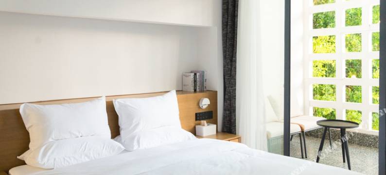 LIVE IN SEA HOTEL·栖澜秘境酒店(北海银滩侨港风情街店)图片