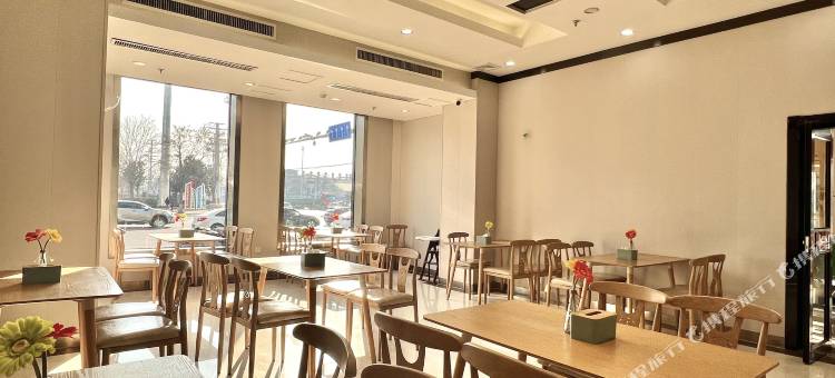 亚瑞青居酒店(邹城欧陆商城店)图片