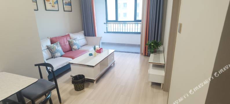 鑫潼辰公寓(容城奥威大街店)图片